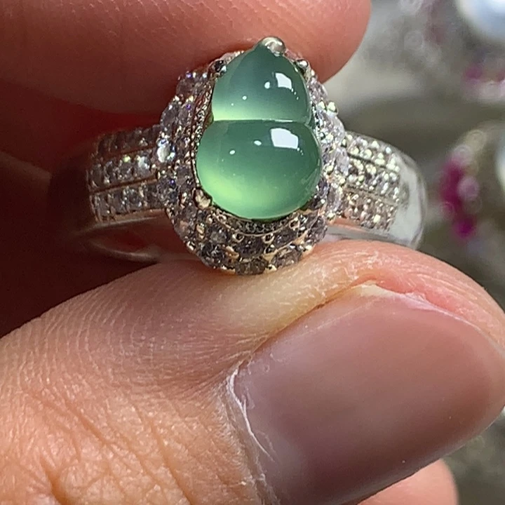 翡翠未镶嵌戒指铜托，卖裸石，需要二次镶嵌