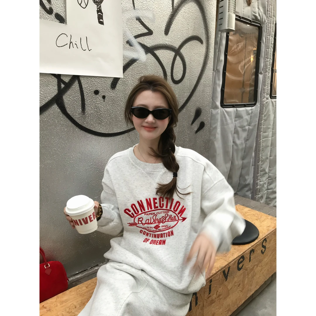 2025早秋女洋气绣花显瘦百搭小众设计感减龄休闲宽松百搭长袖卫衣