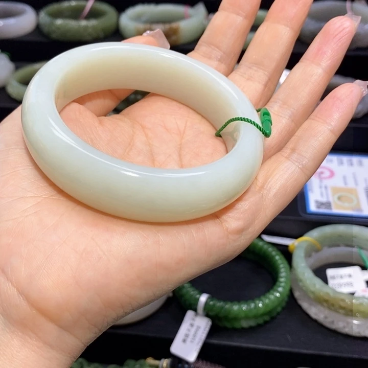 和田玉手镯60圈口5未镶嵌