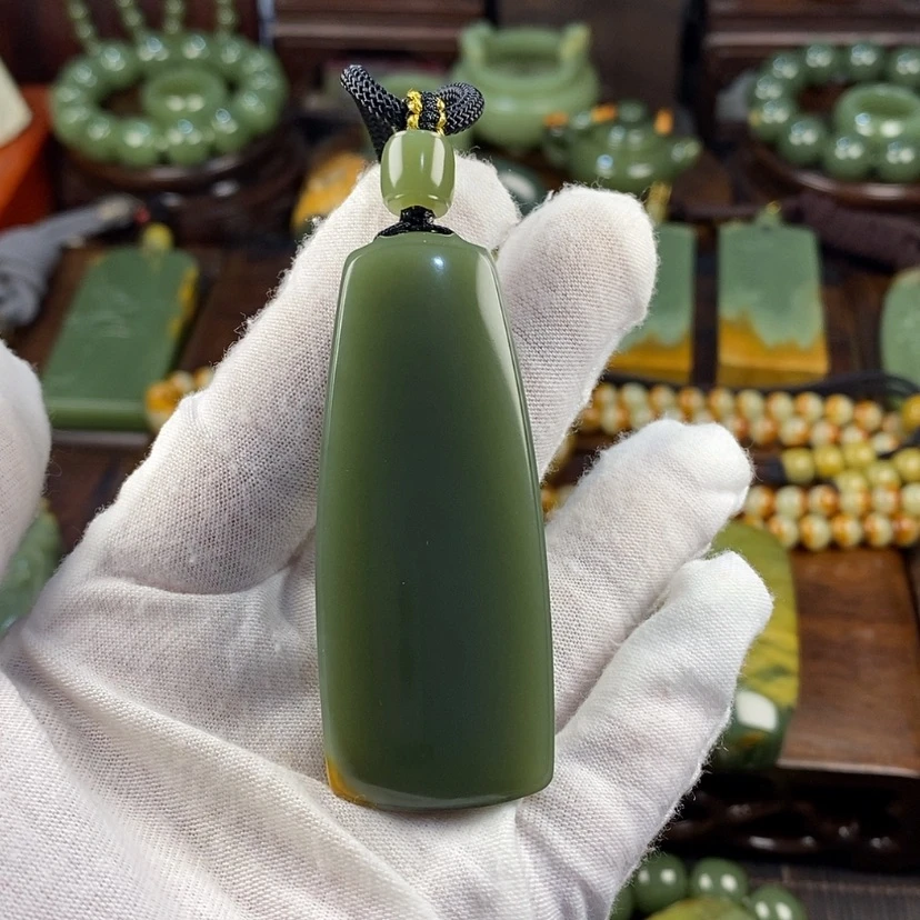 【闪购商品】岫岩河磨玉（透闪石质玉）颈饰未镶嵌摸*哒