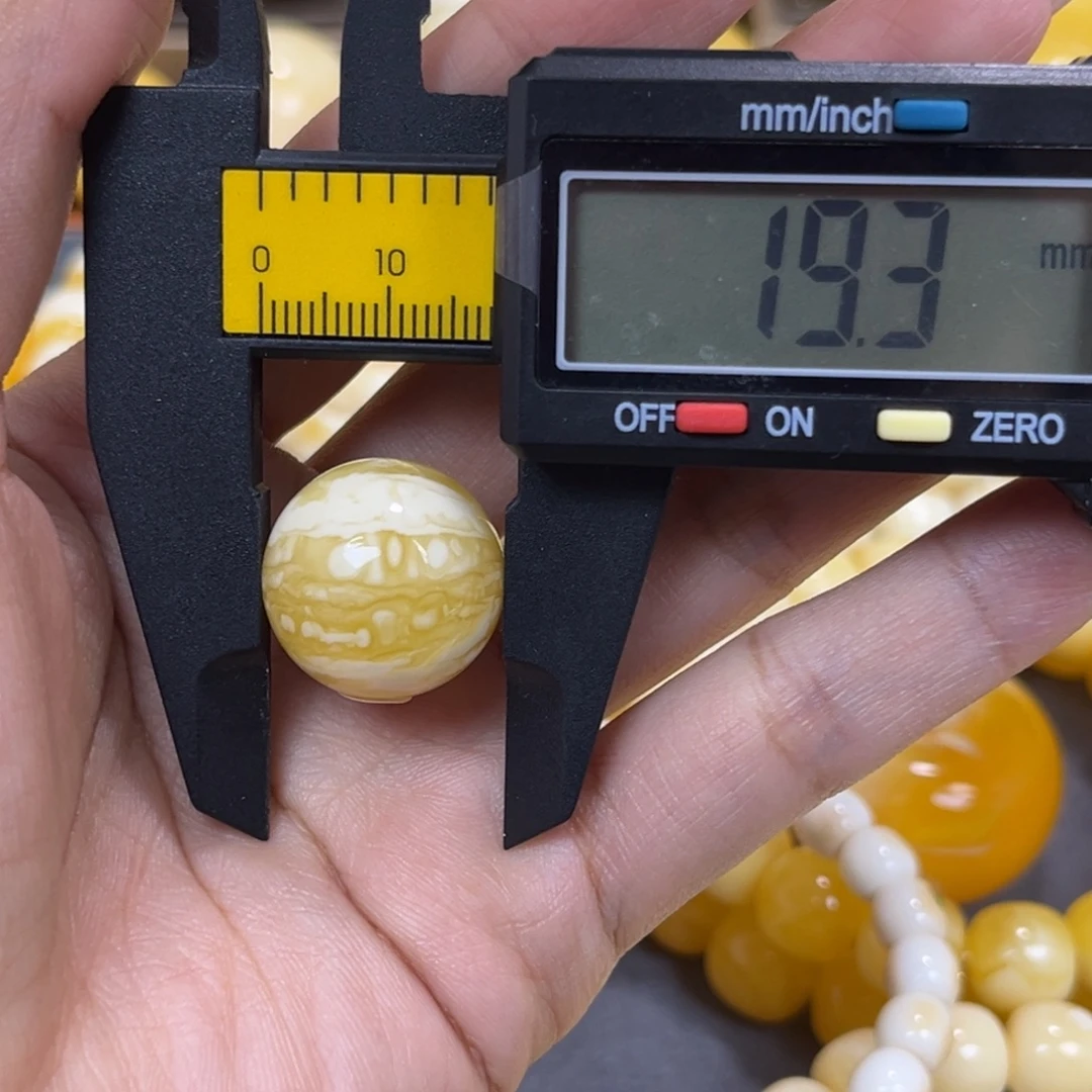 手串琥珀未镶嵌……