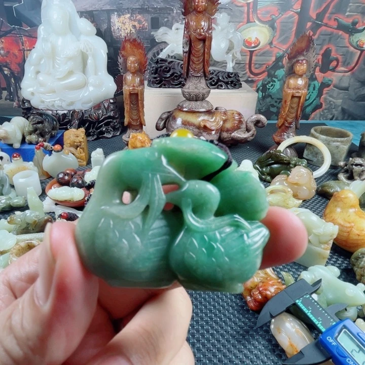 翡翠未镶嵌颈饰吊坠