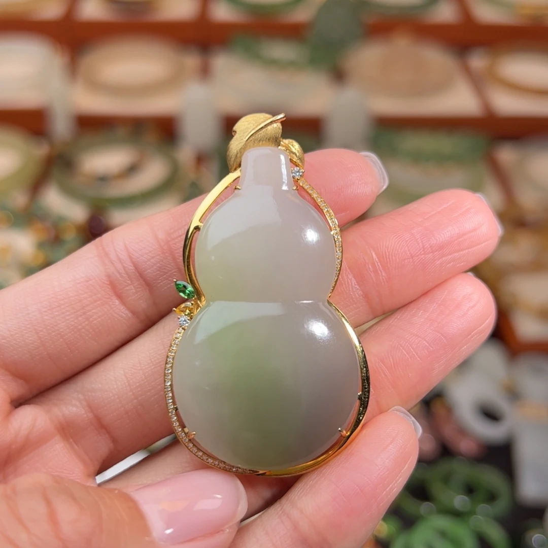 和田玉18K金镶嵌挂件