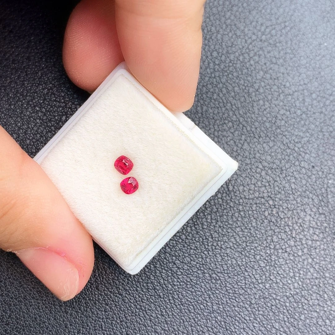 裸石未镶嵌尖晶石天然绝地武士尖晶石裸石福利一对