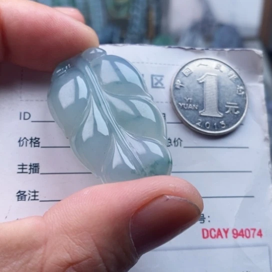 翡翠未镶嵌颈饰飘花叶子