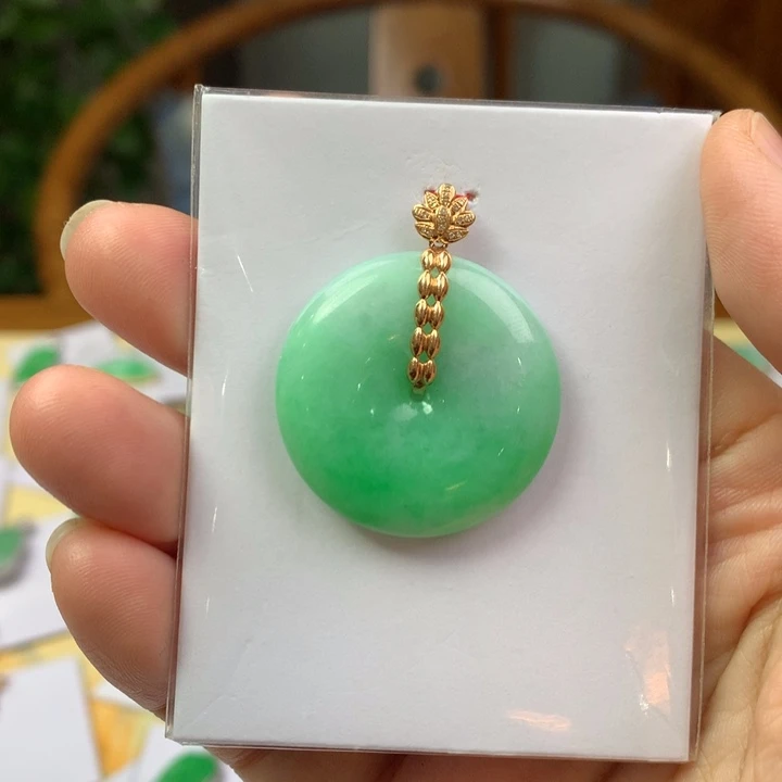 翡翠18K金镶嵌颈饰翡翠吊坠