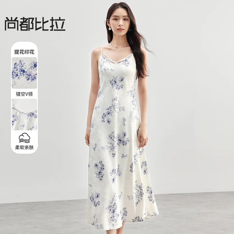 尚都比拉月光蓝调优雅印花提花缎面镂空V领收腰A字吊带长裙58151