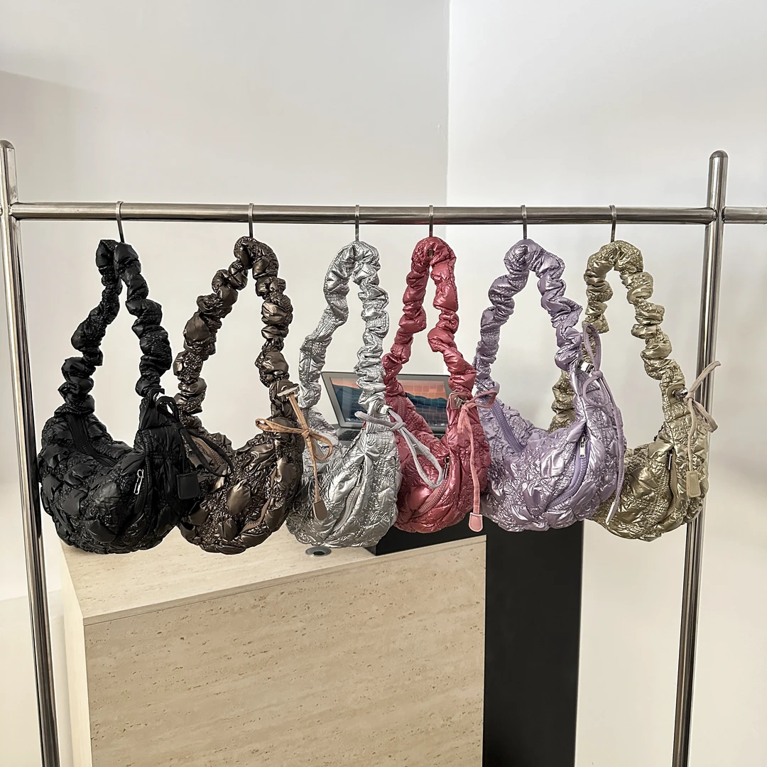 郜姐家2025卡米仑亮面饺子包小众休闲褶皱云朵单肩斜挎包新款时尚