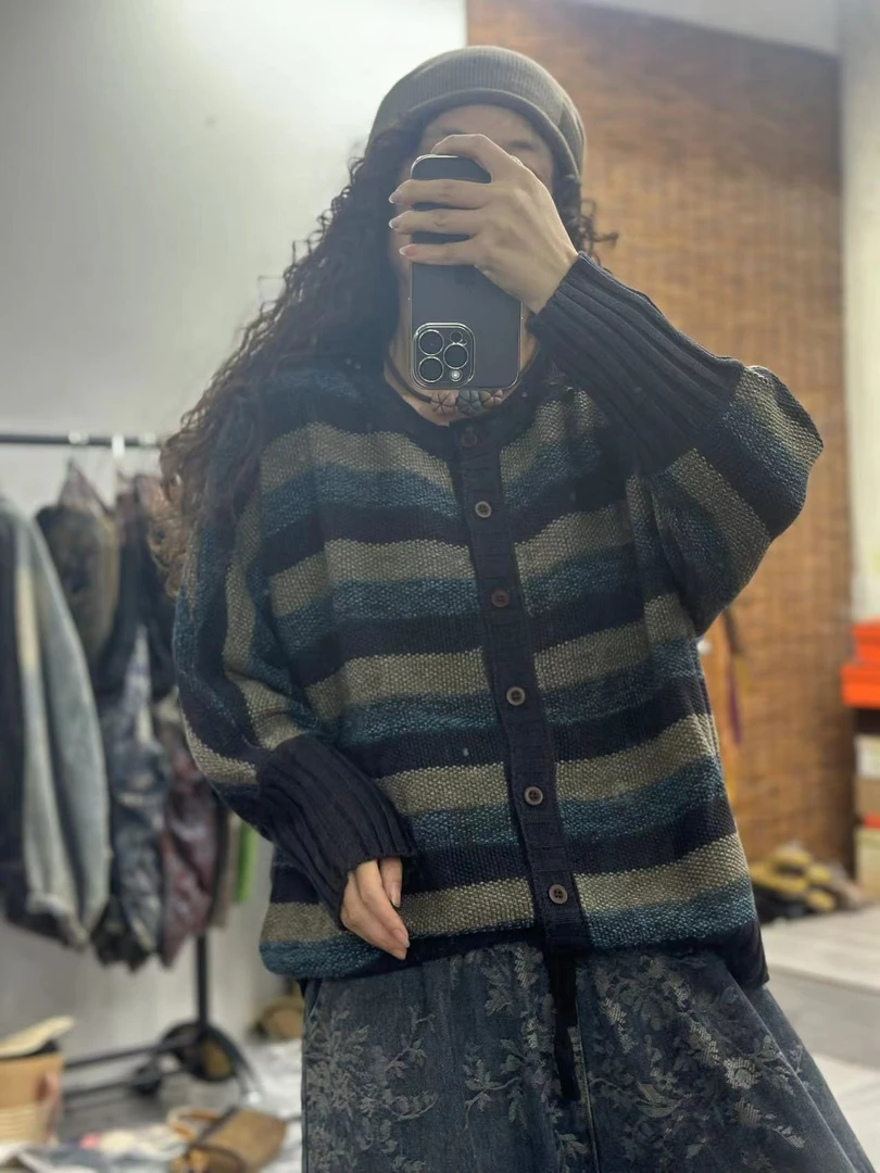 HY    彩线毛衣外套