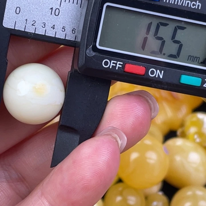 蜜蜡未镶嵌裸石微瑕134