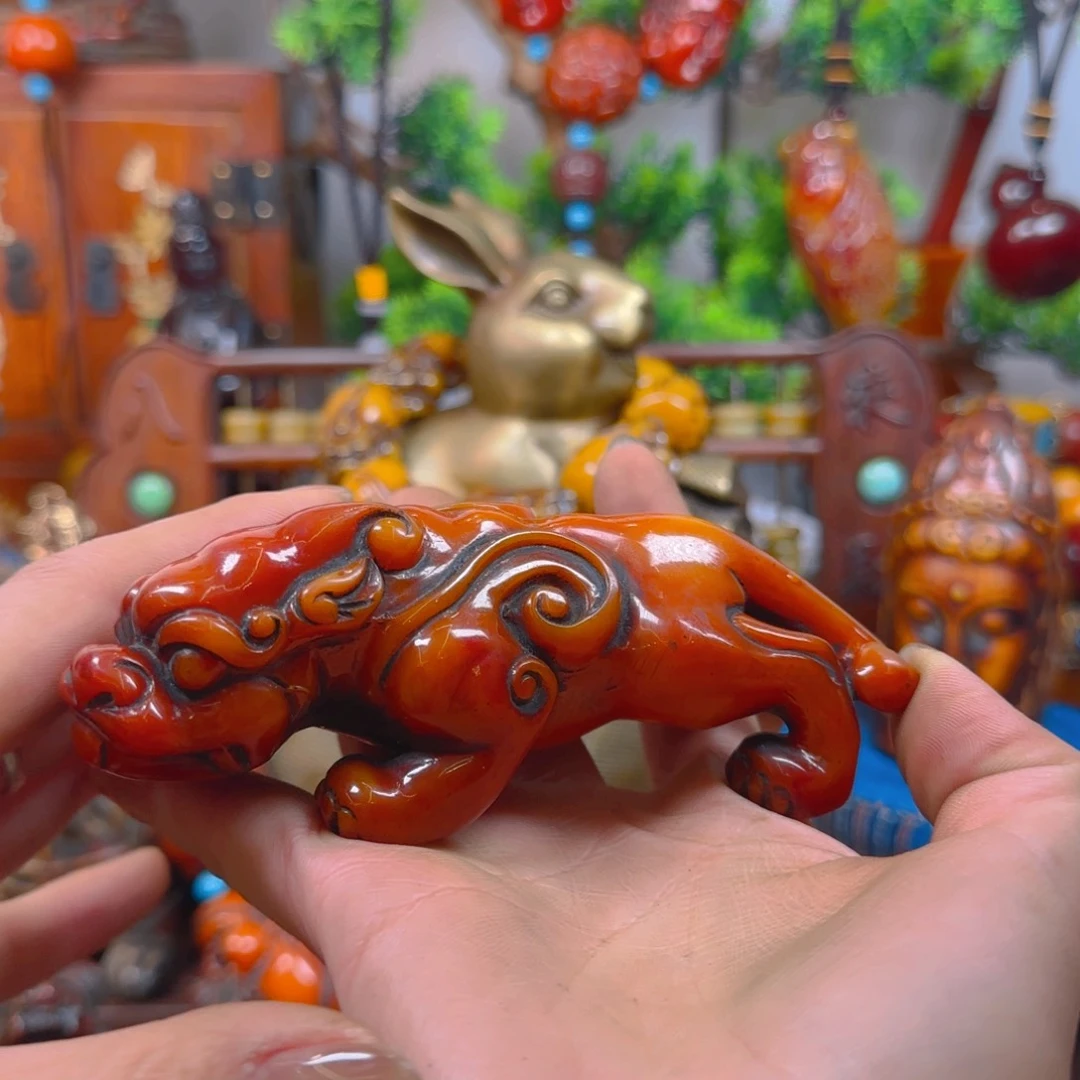 琥珀裸石未镶嵌貔貅