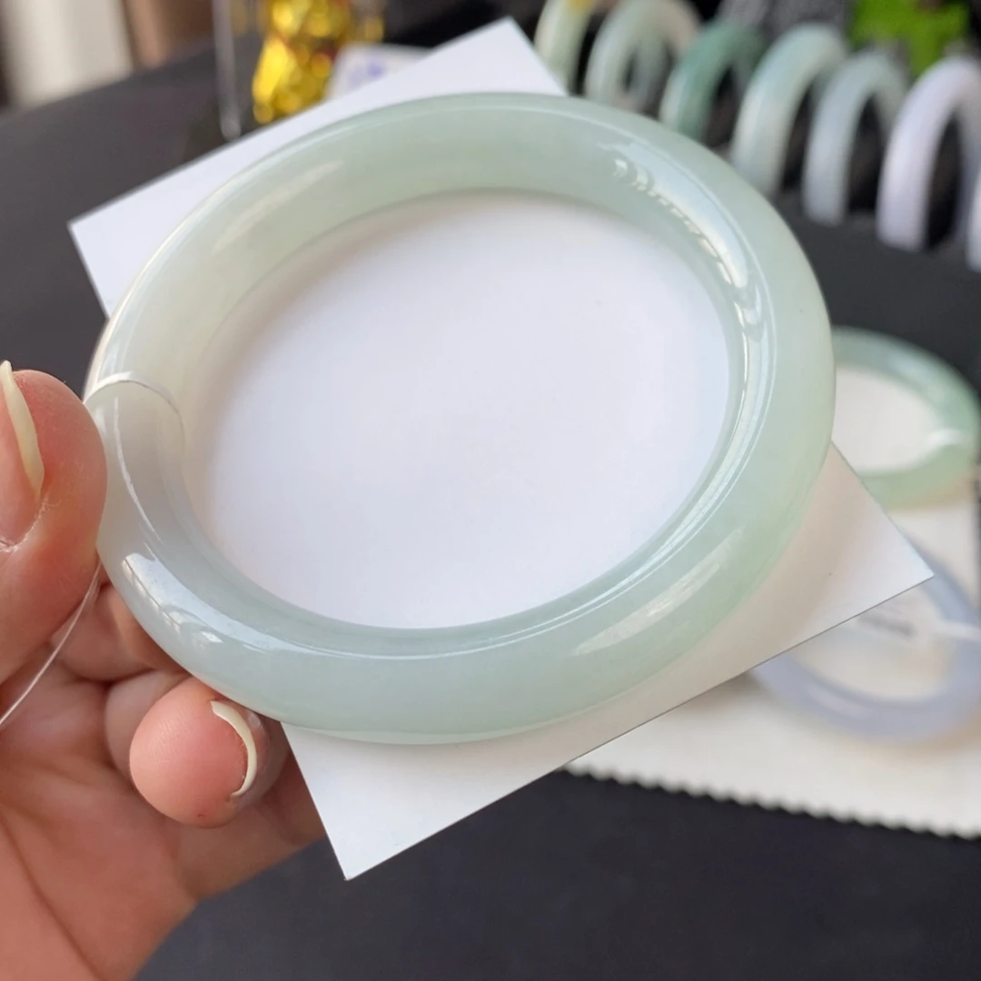 翡翠未镶嵌手镯晴绿56