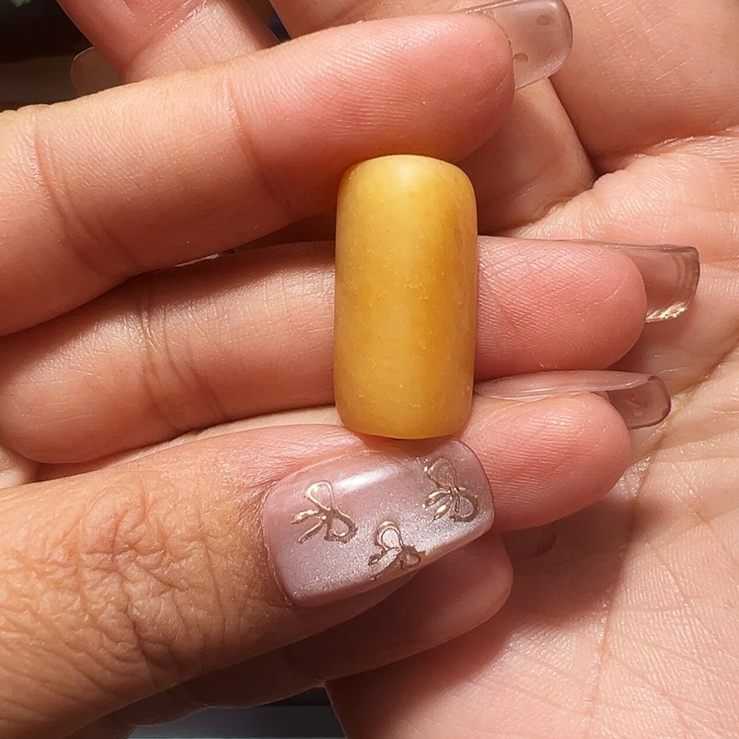 婉***豆和田玉未镶嵌挂件