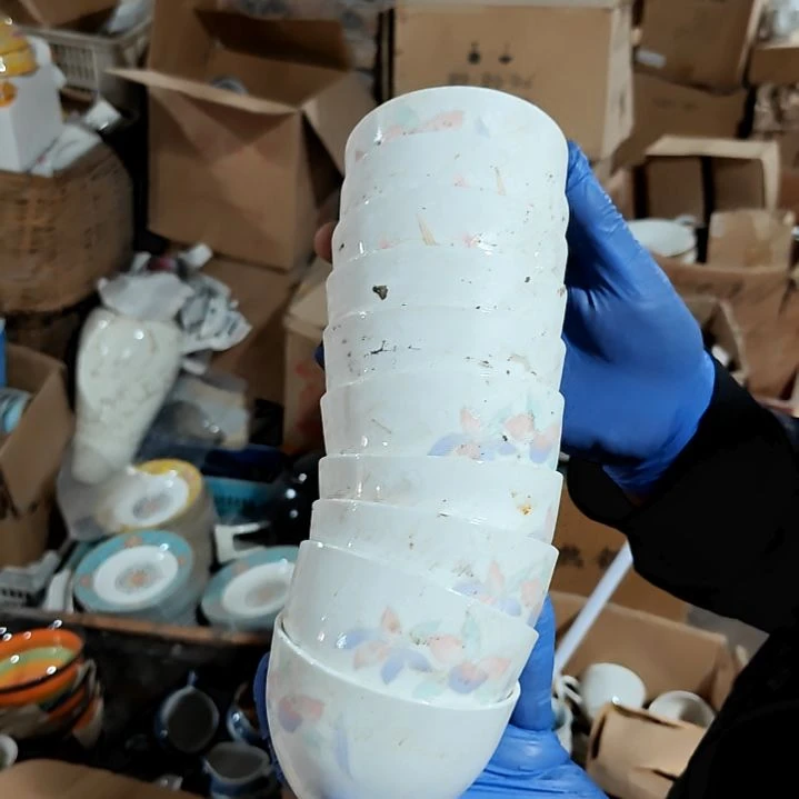 摆件盘子碗茶壶啥都有