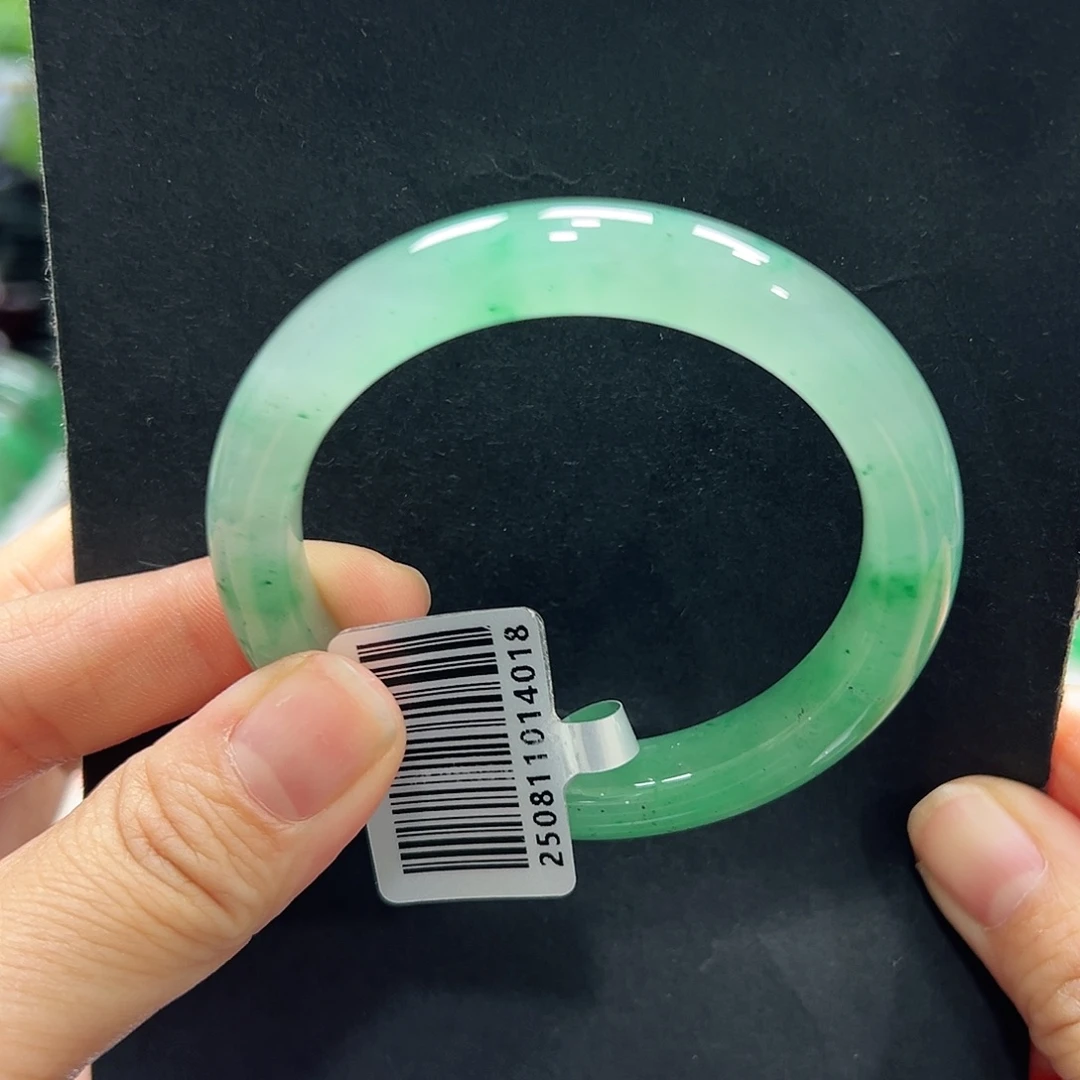 雨****石英质玉（非洲翠）未镶嵌手镯