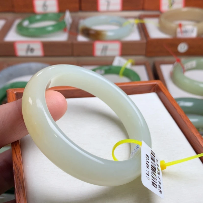 【闪购商品】和田玉手镯未镶嵌52.8