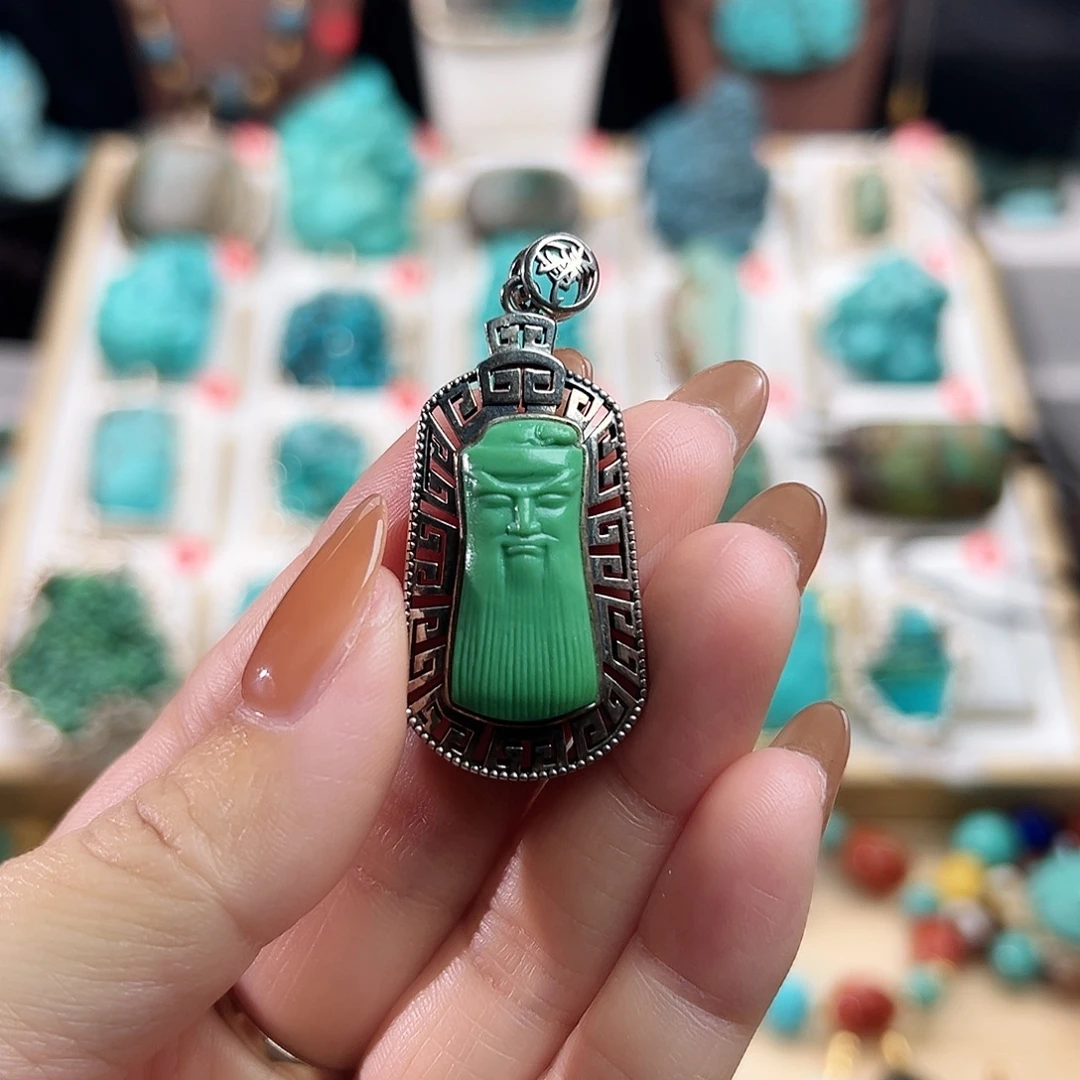 绿松石未镶嵌颈饰