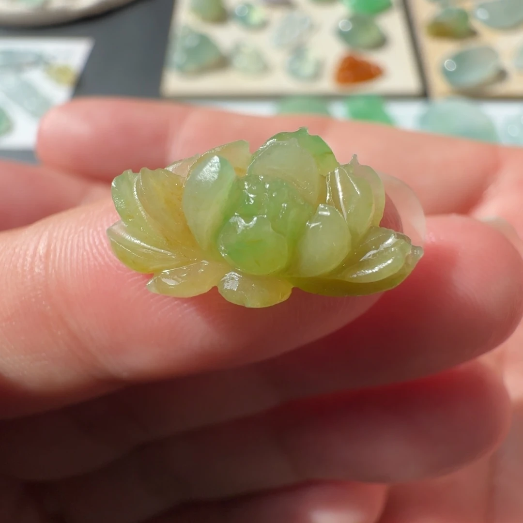 定制翡翠未镶嵌冰种黄加绿莲花