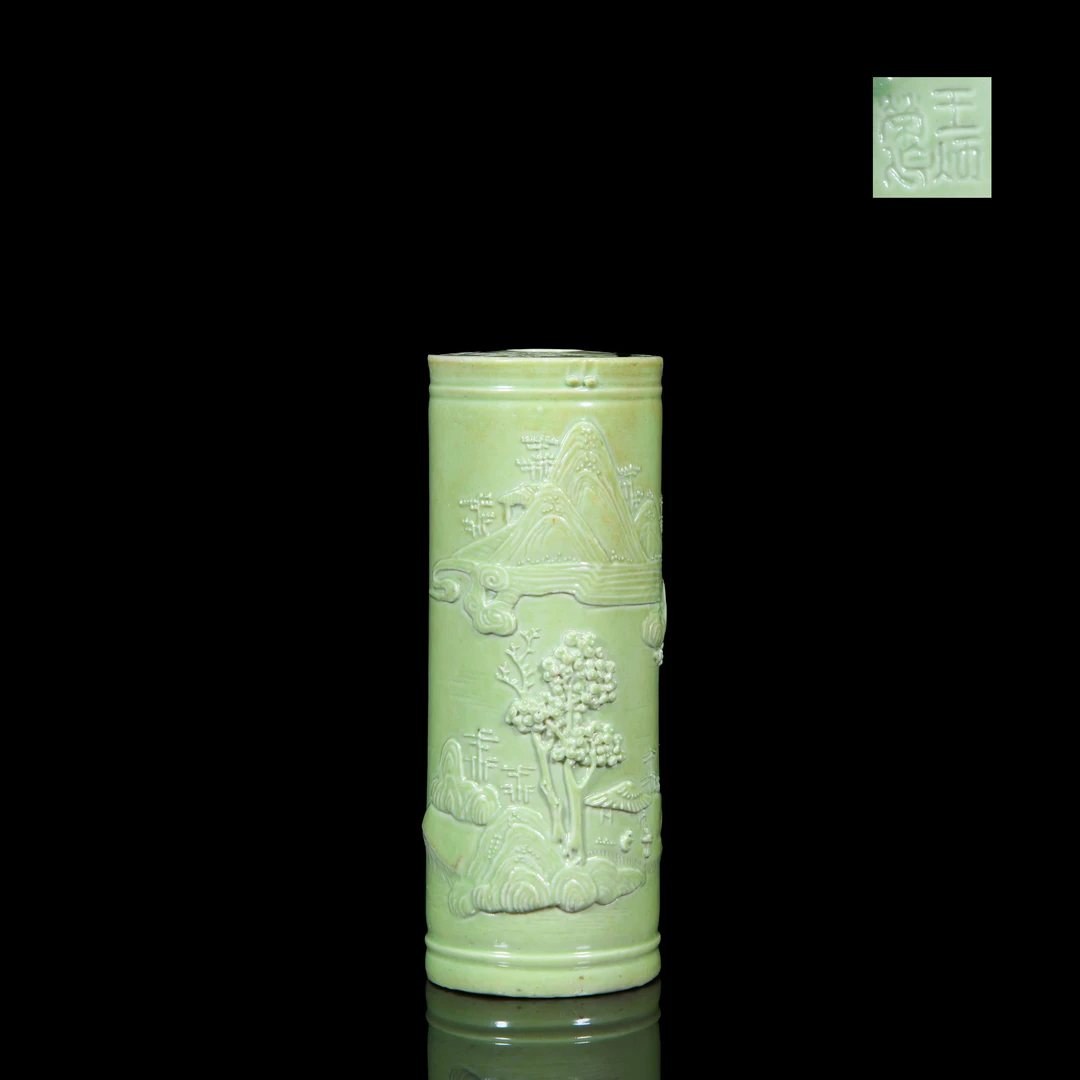 168.清晚期 黄釉浮雕山水人物纹花插