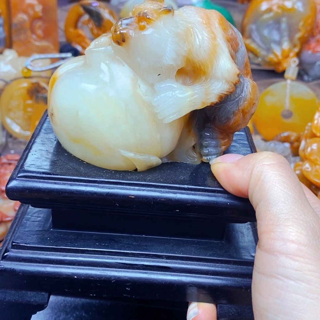 未镶嵌石英质玉（黄龙玉）颈饰