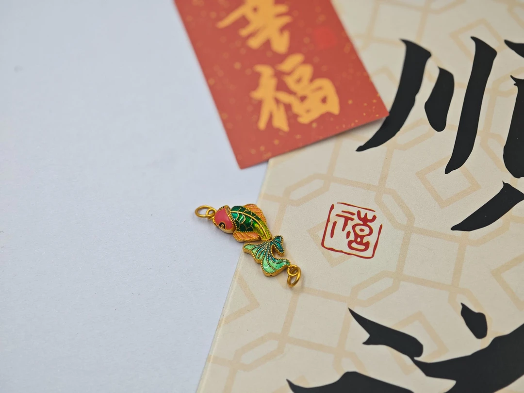 999足金纯黄金珐琅彩鲤鱼小配件