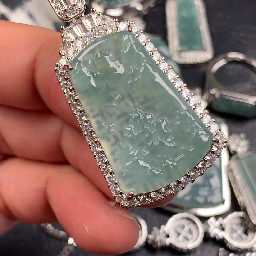 翡翠未镶嵌颈饰山水