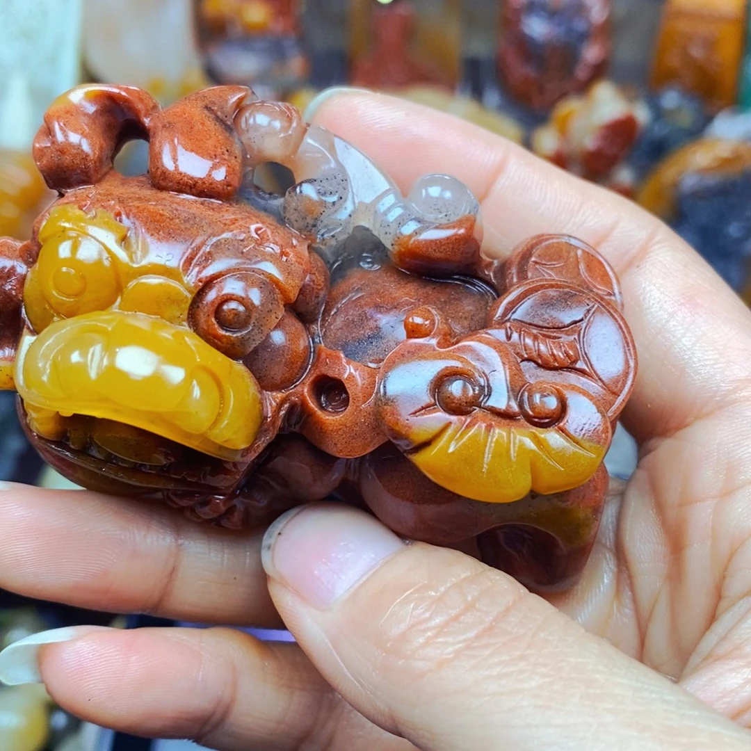 石英质玉（黄龙玉）未镶嵌颈饰