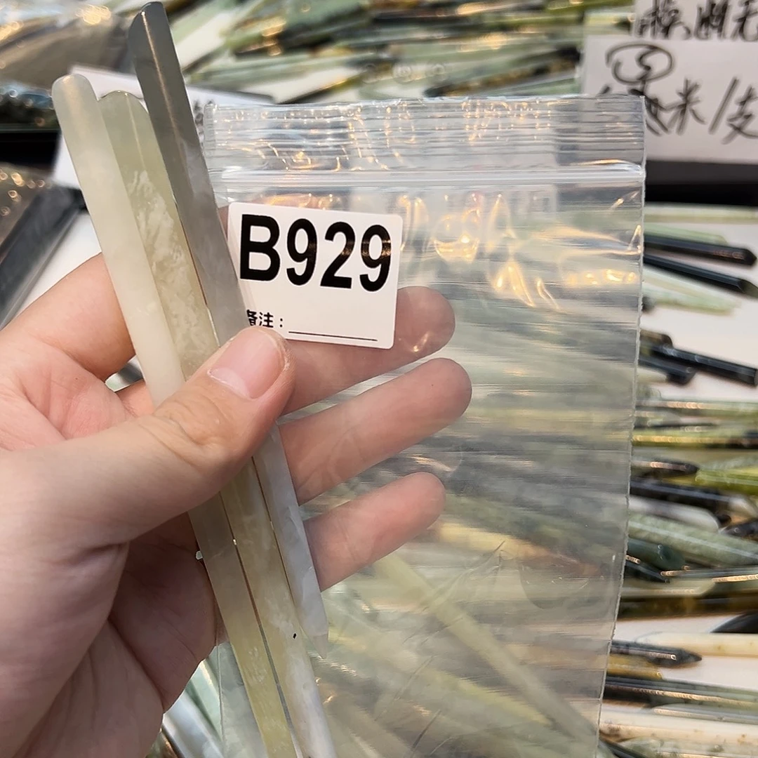 白***黑未镶嵌蛇纹石玉发饰