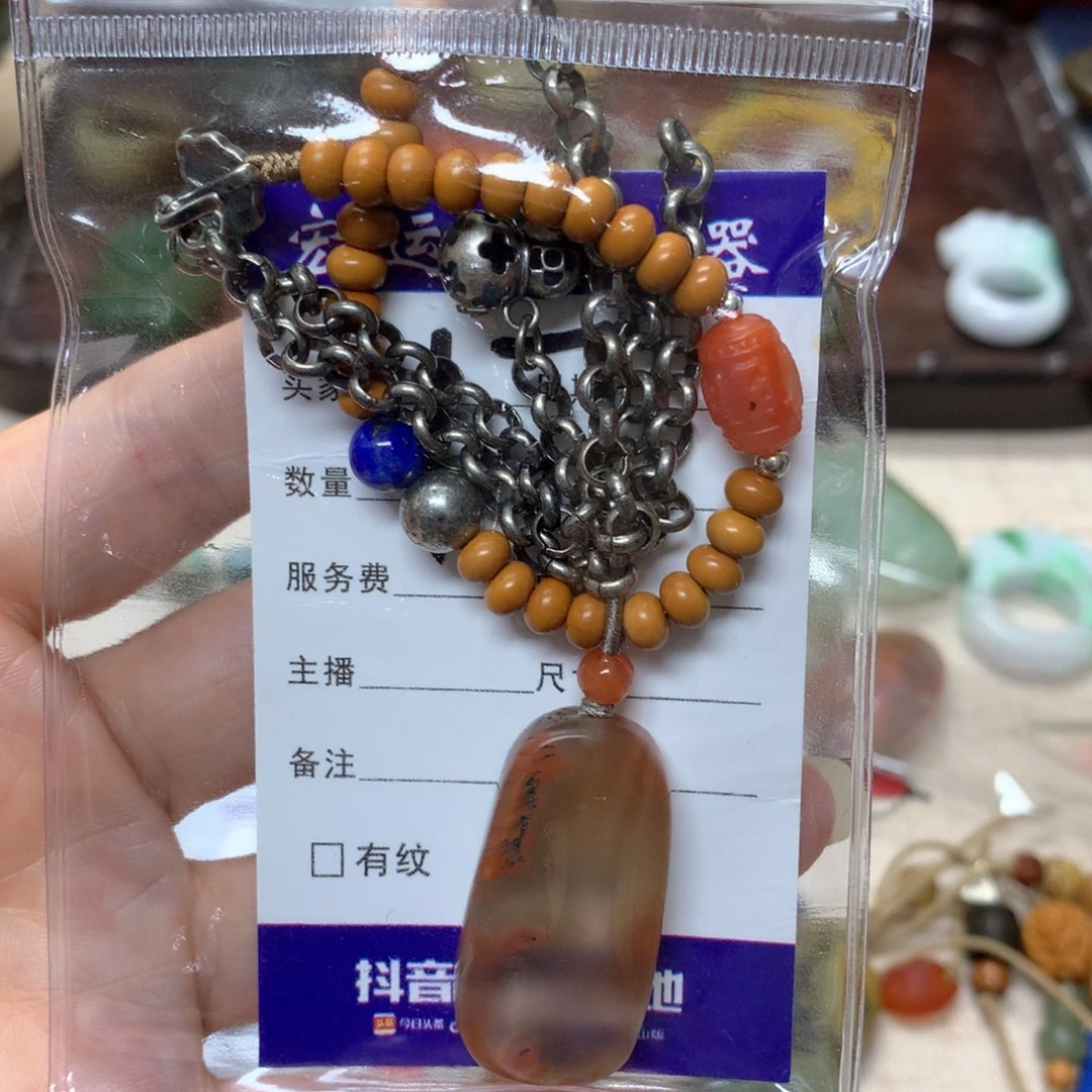 庆***川南红玛瑙未镶嵌颈饰