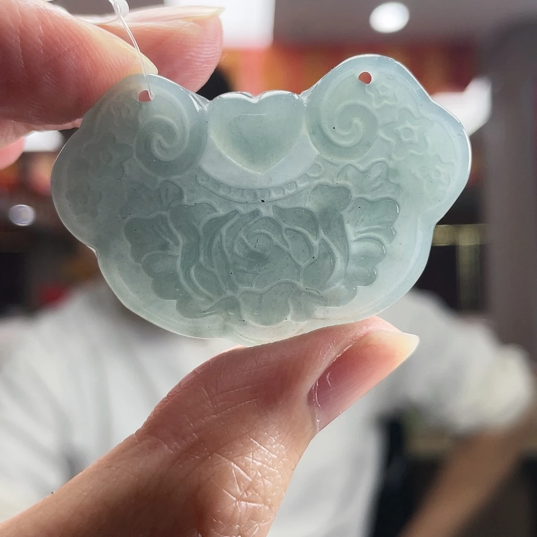 翡翠未镶嵌颈饰牌子