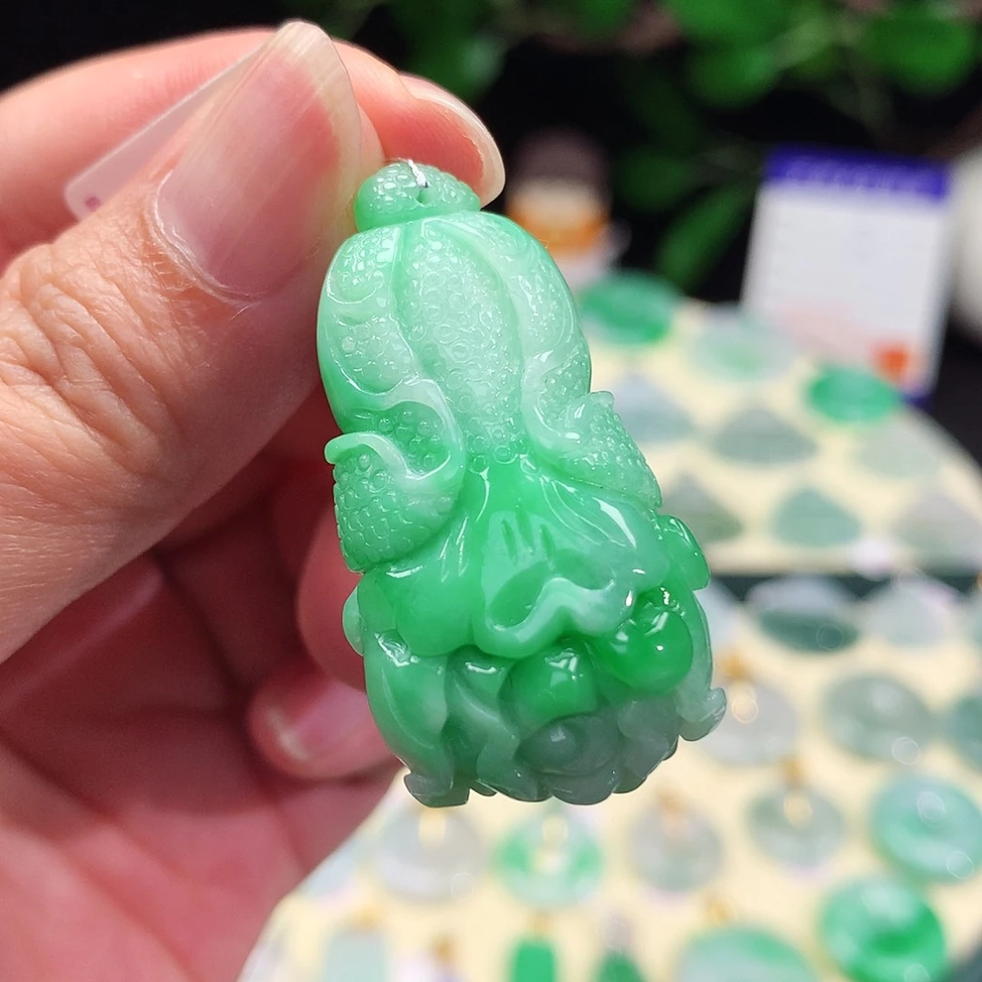 翡翠未镶嵌颈饰白菜