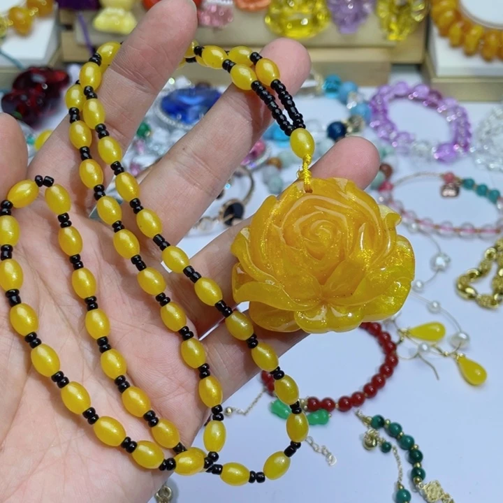 树脂制品21号雕花吊坠