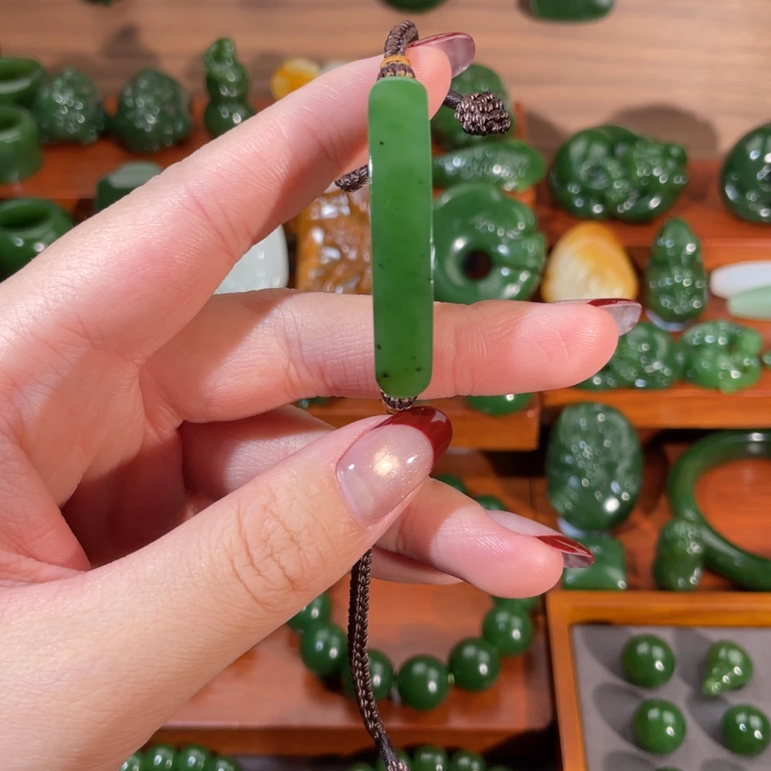 和田玉未镶嵌颈饰手牌