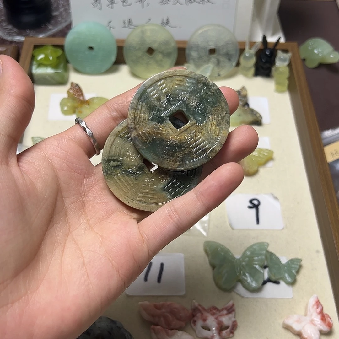 一***茶蛇纹石玉合金颈饰