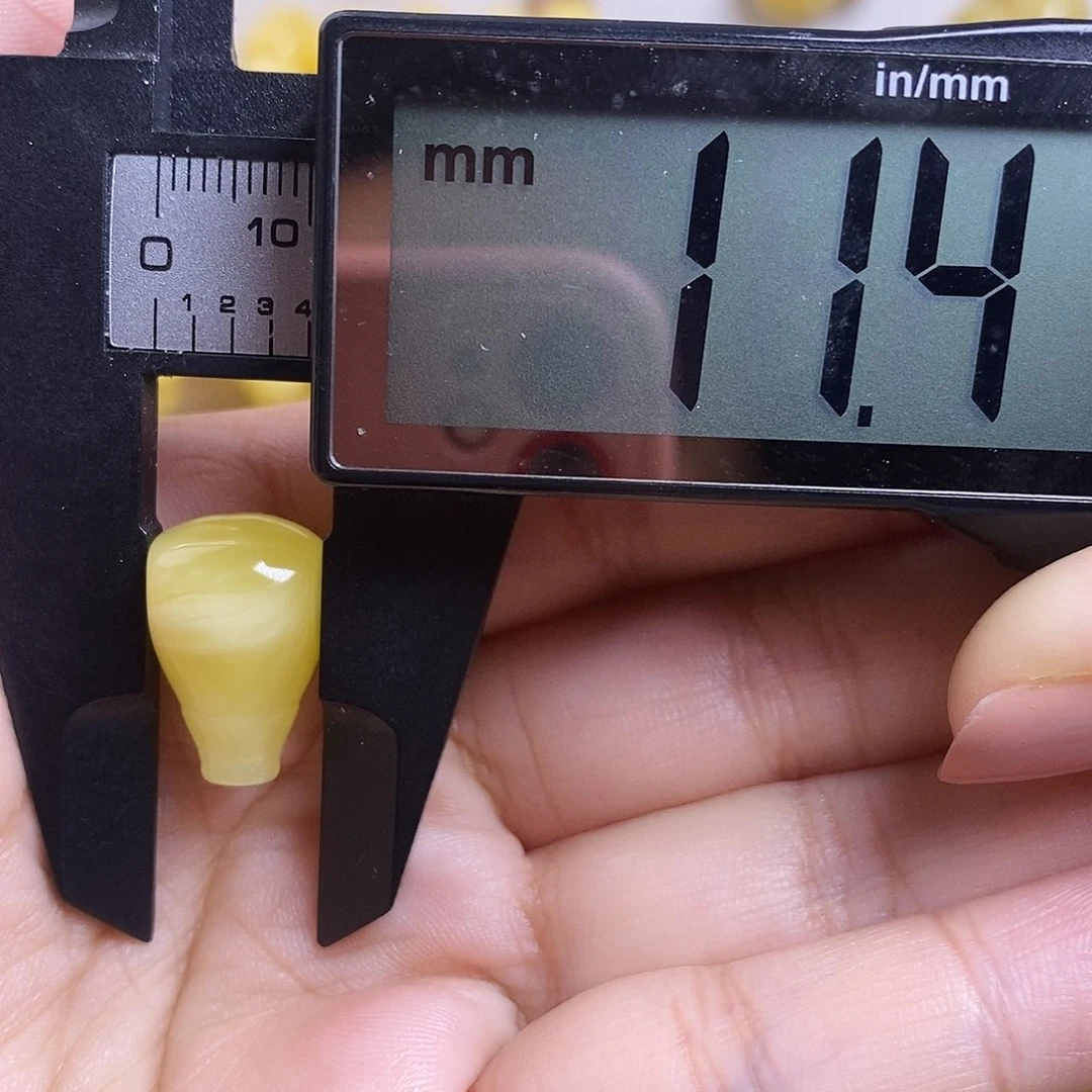 裸石琥珀未镶嵌超*蜜蜡三通