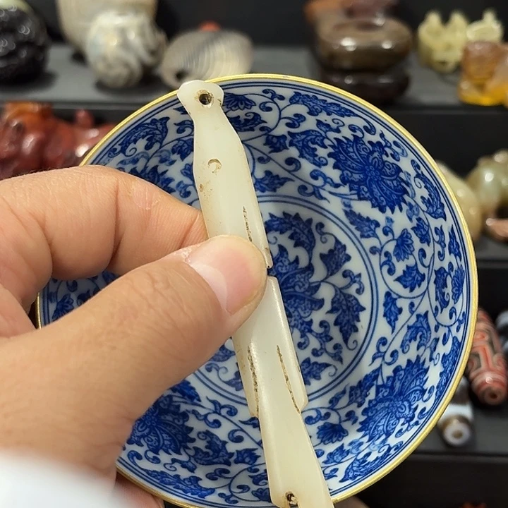 瓷片瓷自顾自的一个