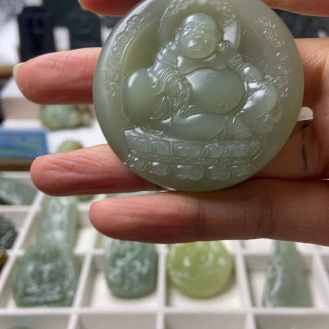 极***虎和田玉未镶嵌颈饰