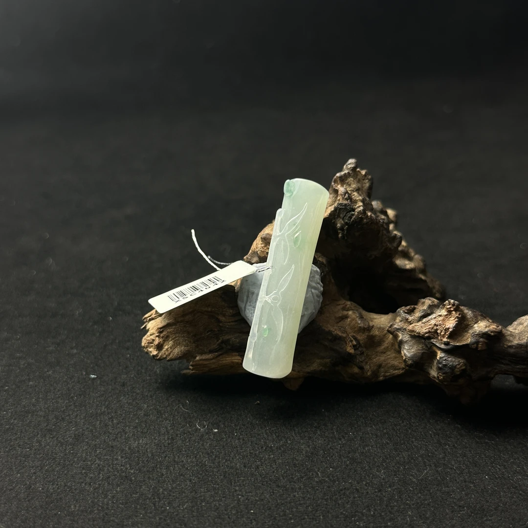 【诚翠拍品第一百一十八期午】翡翠77吊坠XSC4042