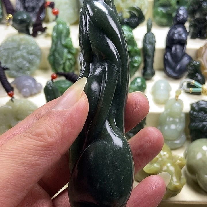 好***哥和田玉未镶嵌颈饰