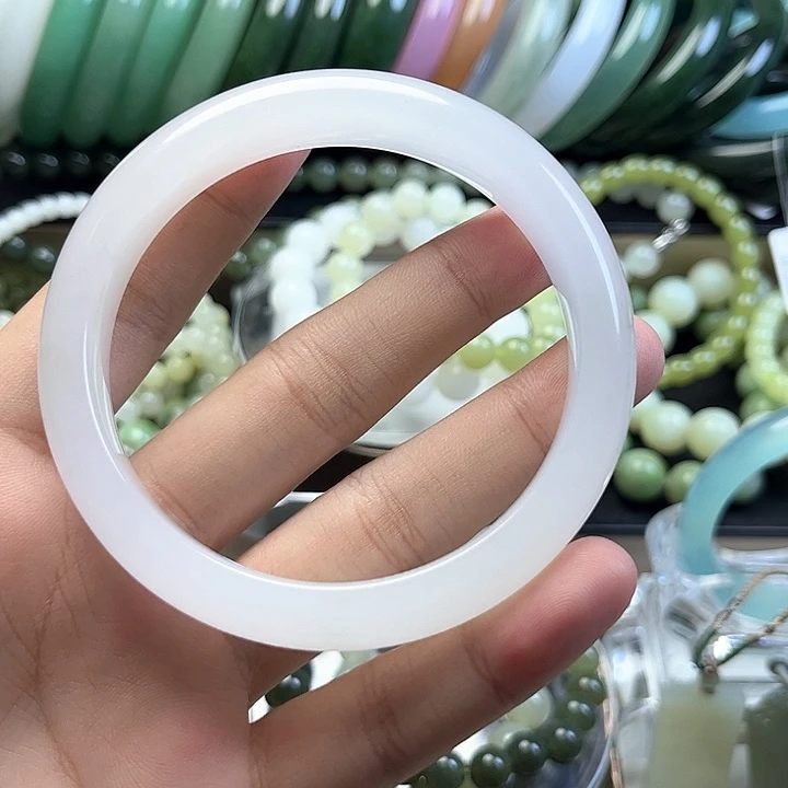 未镶嵌手镯石英质玉