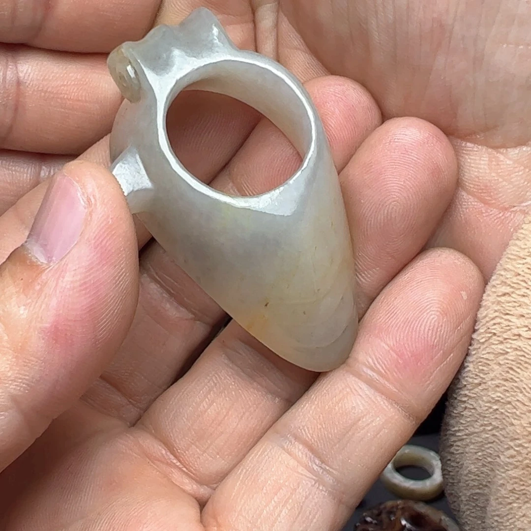 和田玉挂件未镶嵌好**荐