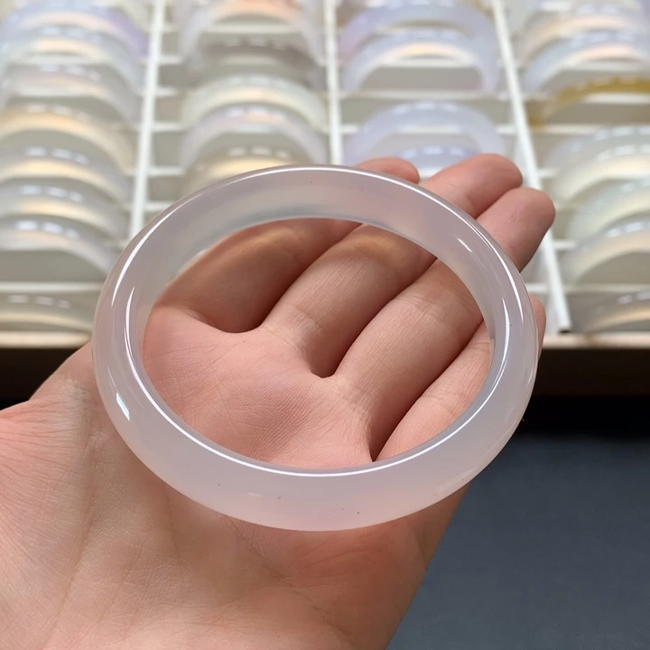 手镯玛瑙/玉髓未镶嵌奶*の黑点介意勿拍