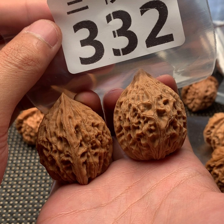 文玩核桃吊坠原树鸡心