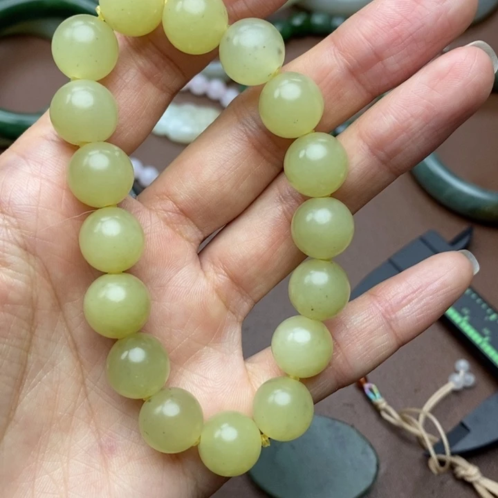 A***a和田玉未镶嵌手镯