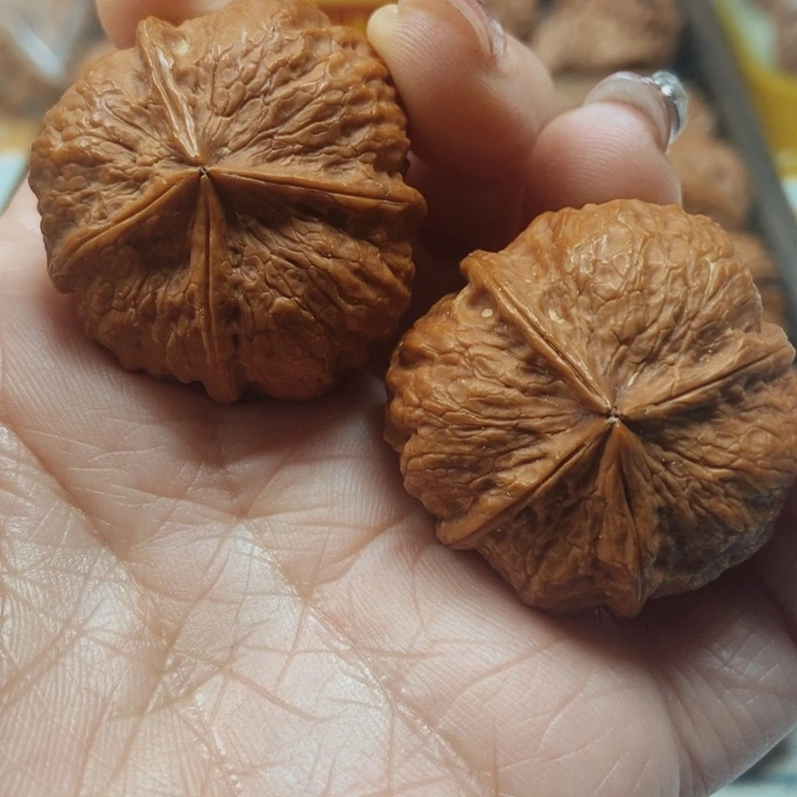 文玩核桃吊坠四棱