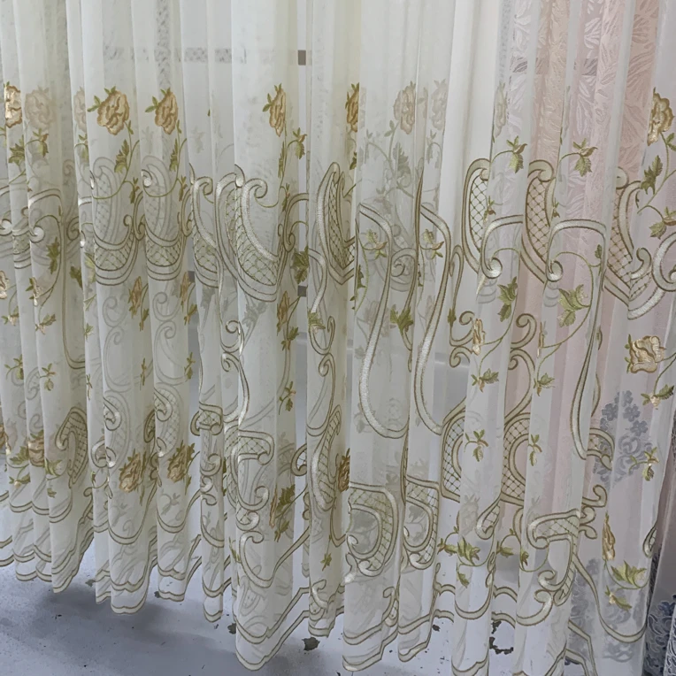 382米色绣花纱帘 （对开2片）（改短不退）