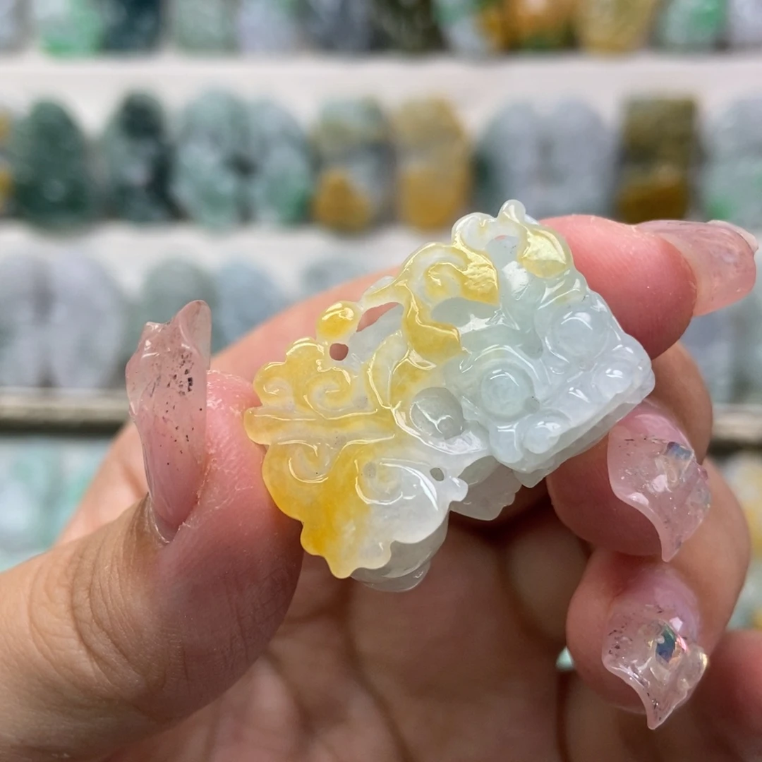 翡翠未镶嵌吊坠(赠链)