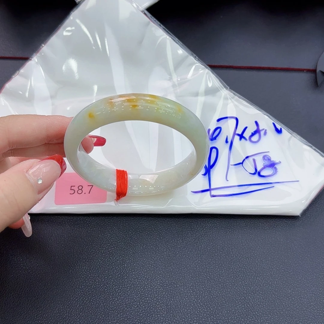 翡翠手镯未镶嵌手镯