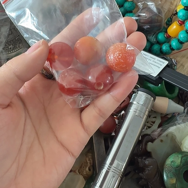 伊***。玛瑙/玉髓颈饰合金