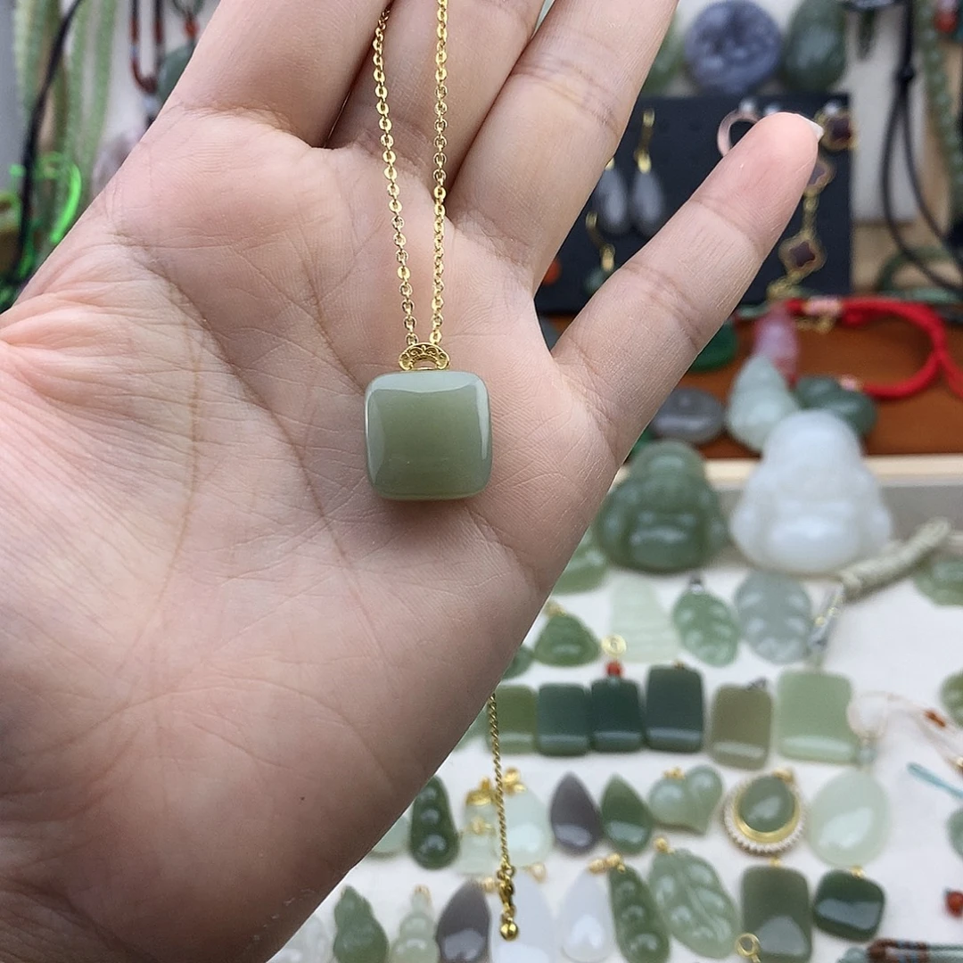 和田玉银S925镶嵌吊坠(赠链)